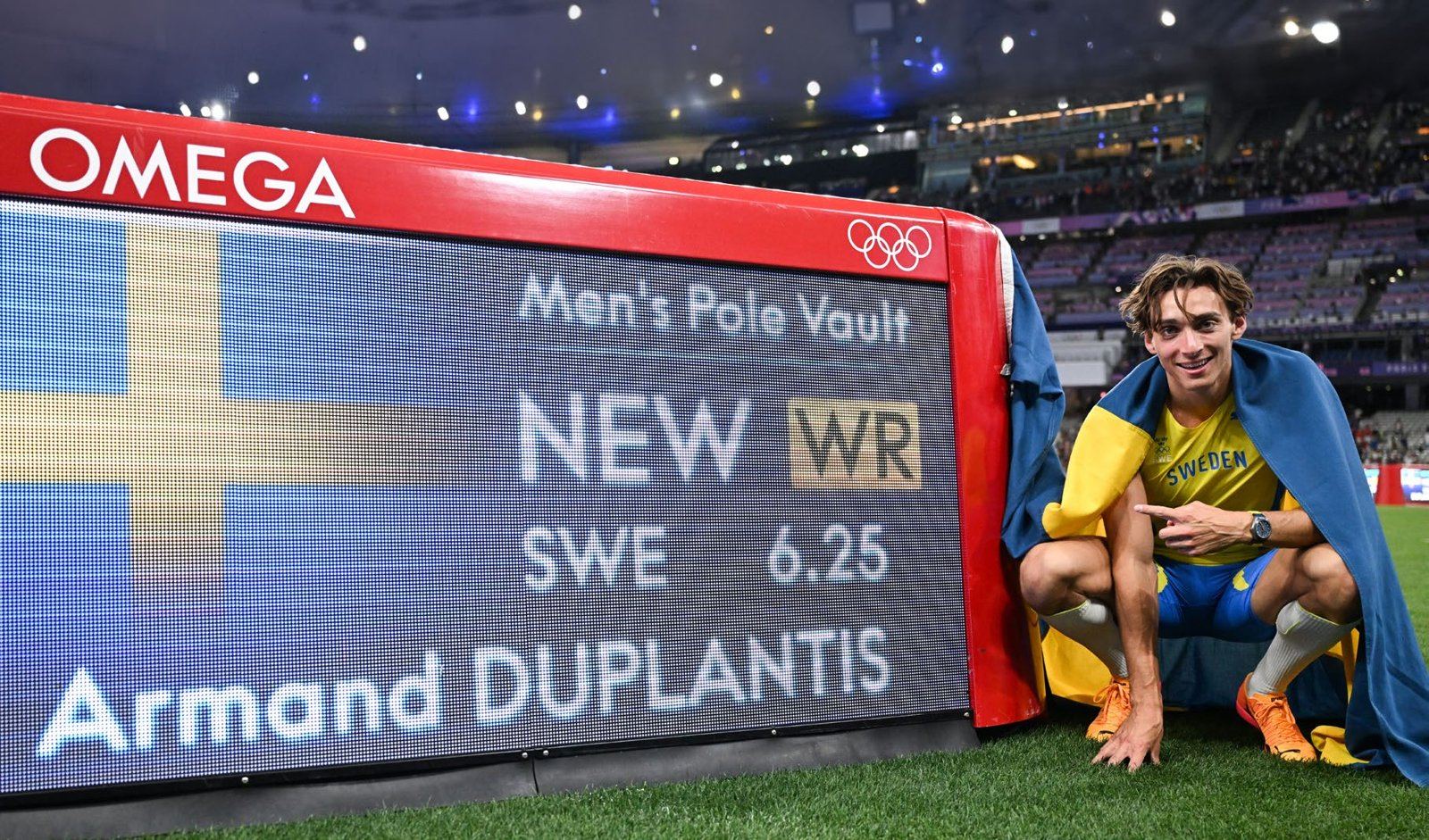 Mondo beside the scoreboard after a world-record vault