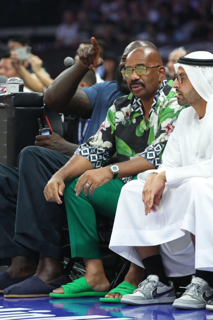 Steve Harvey he has been spotted wearing the prestigious Patek Philippe Complications World Time watch with a stunning green dial and silver-tone hands.